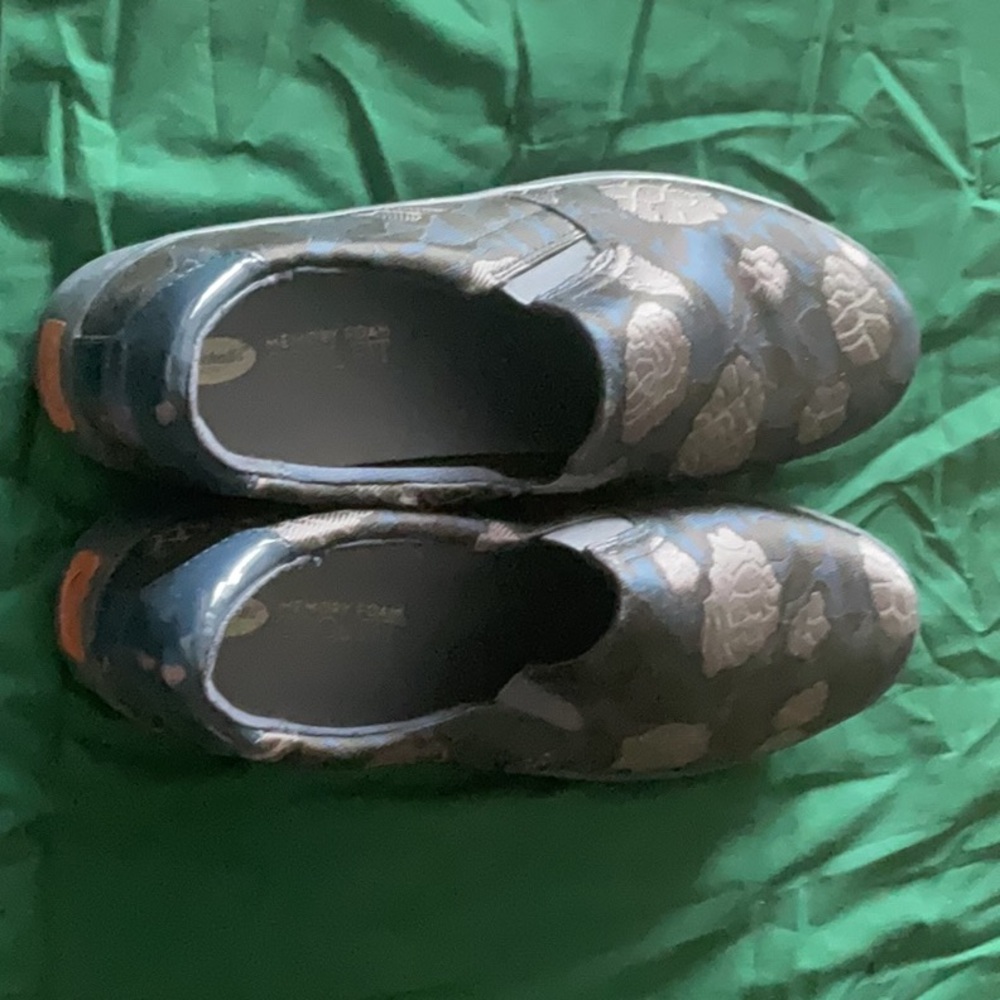 Dr Scholls slip-on sneaker size 10